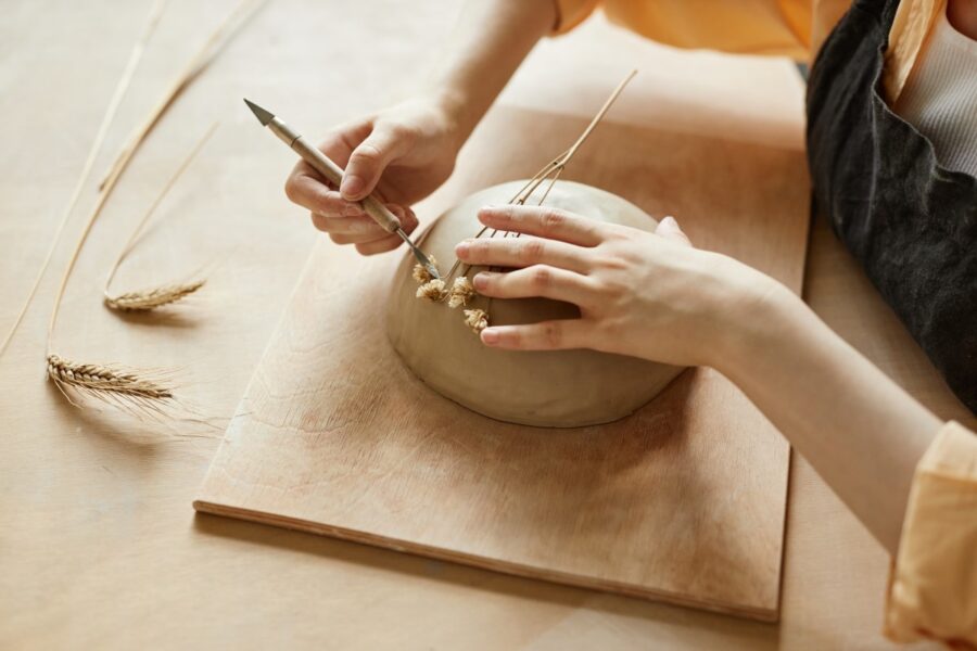 Workshop on floral imprints in clay for children