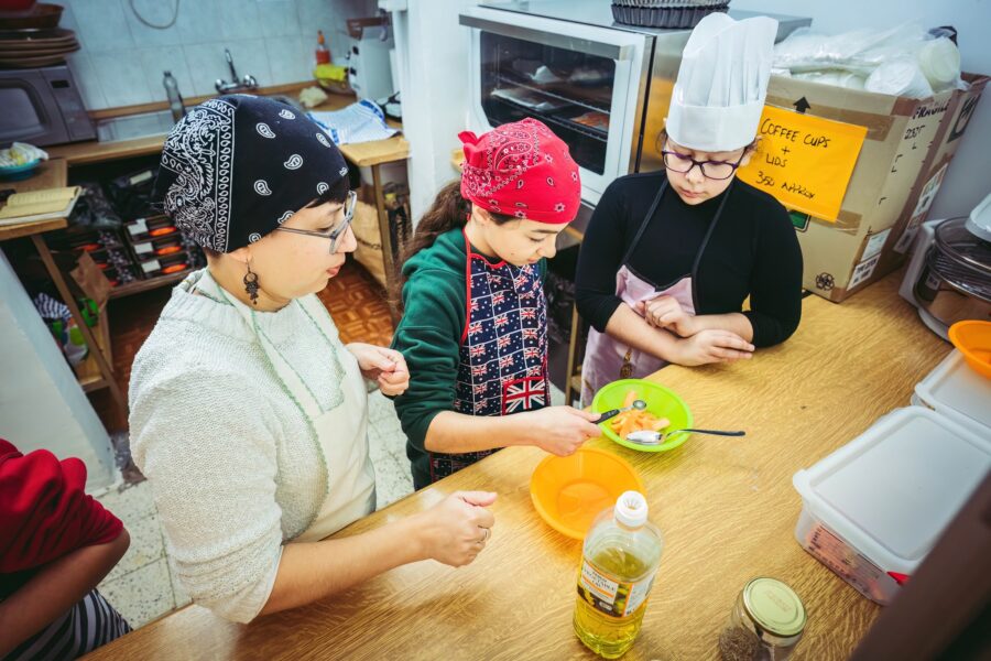 Students learn about local food economies in artistic research practice